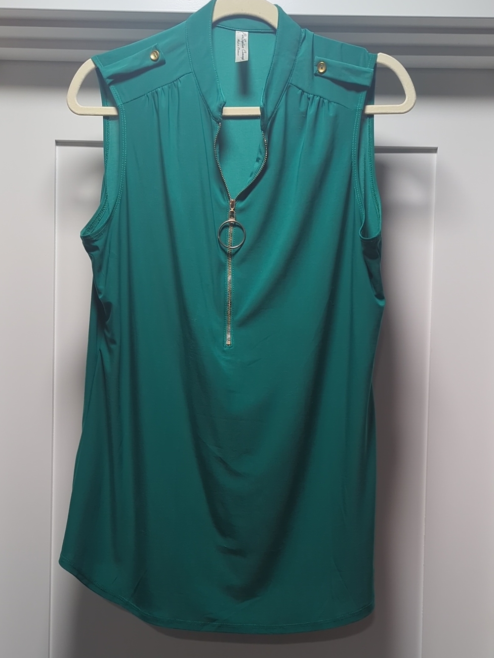 PerSeption Concept Green Sleeveless Zip-Front Tank with Ring Pull